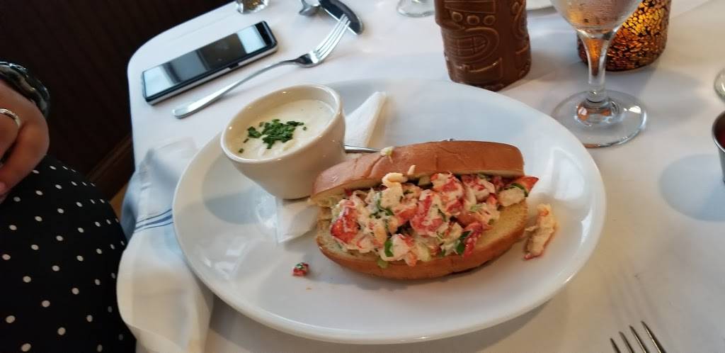 Chelsea Chowder House & Bar | restaurant | 1126 Queens Hwy, Long Beach, CA 90802, USA | 5624996695 OR +1 562-499-6695