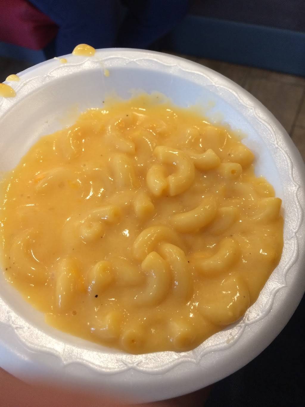 KFC | restaurant | 2513 Preston Hwy, Louisville, KY 40217, USA | 5026362828 OR +1 502-636-2828