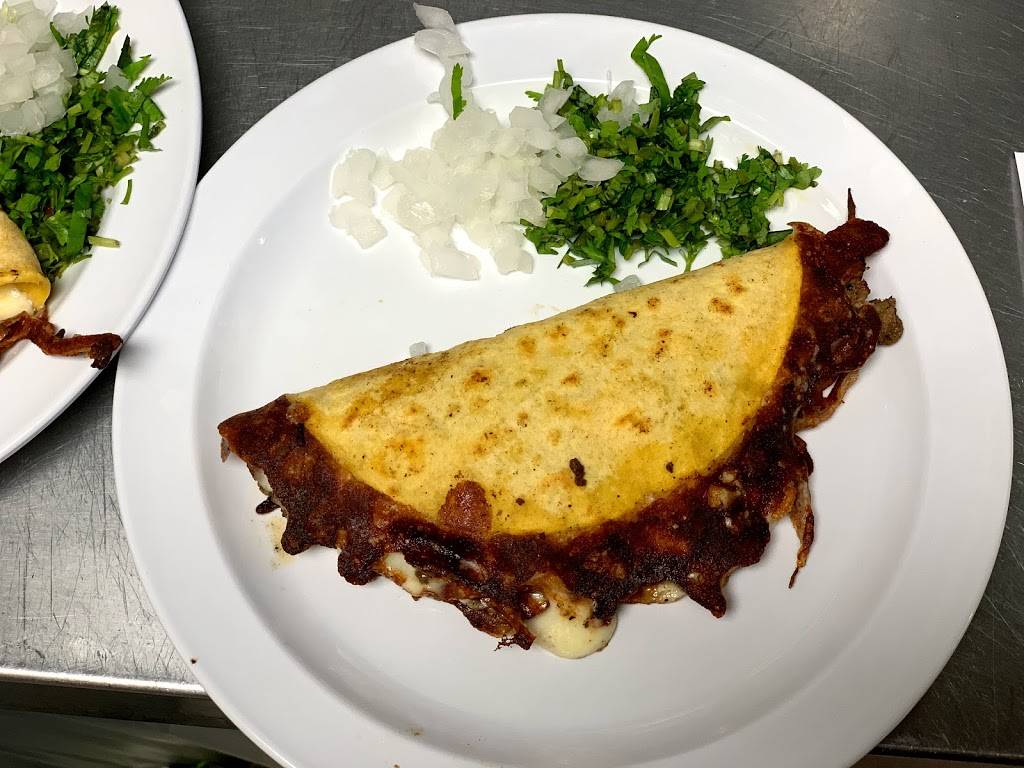 Mariscos el malecón 1 | restaurant | 830 Federal Blvd, Denver, CO 80204, USA | 7205508671 OR +1 720-550-8671