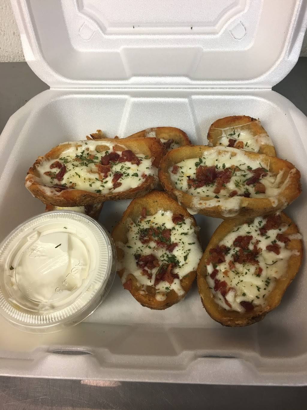 Patinos Restaurant/ TOP ROCCOS FIREHOUSE PIZZA | restaurant | 14304 Puritas Ave, Cleveland, OH 44135, USA | 2164762990 OR +1 216-476-2990