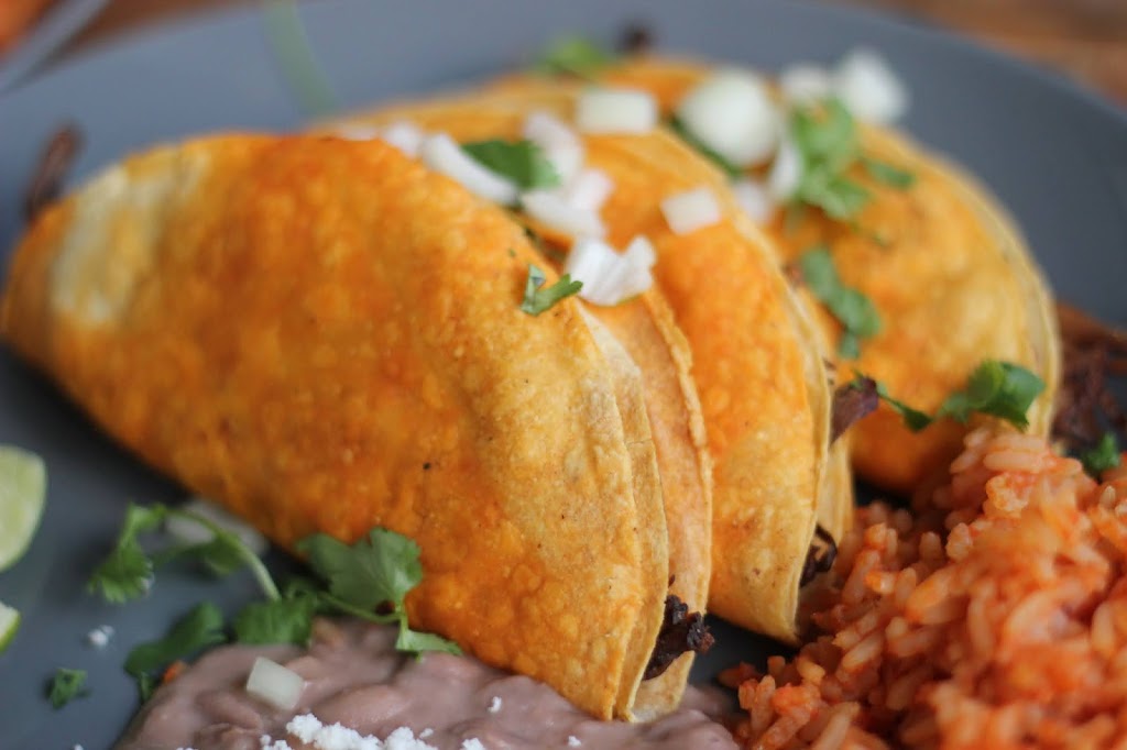 Combi Taco | restaurant | 810 Vallejo St, Denver, CO 80204, USA | 3035258840 OR +1 303-525-8840