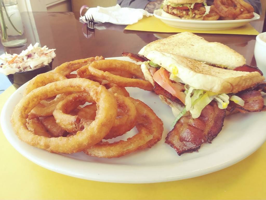 Sellfish Restaurant | restaurant | 260 Pequot Ave, New London, CT 06320, USA | 8605749645 OR +1 860-574-9645