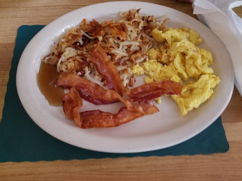 Sterks Restaurant | restaurant | 63 Hyde St, Wakeman, OH 44889, USA | 4408392025 OR +1 440-839-2025