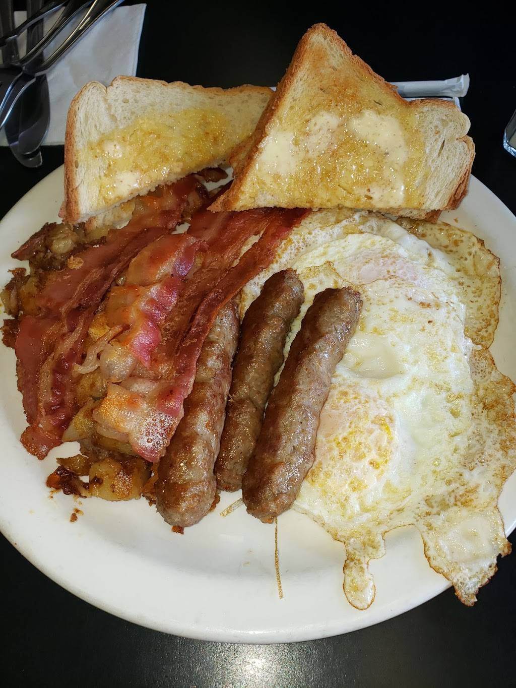 Papa Paulies Grill | restaurant | 624 Admiral St, Providence, RI 02908, USA | 4018315178 OR +1 401-831-5178