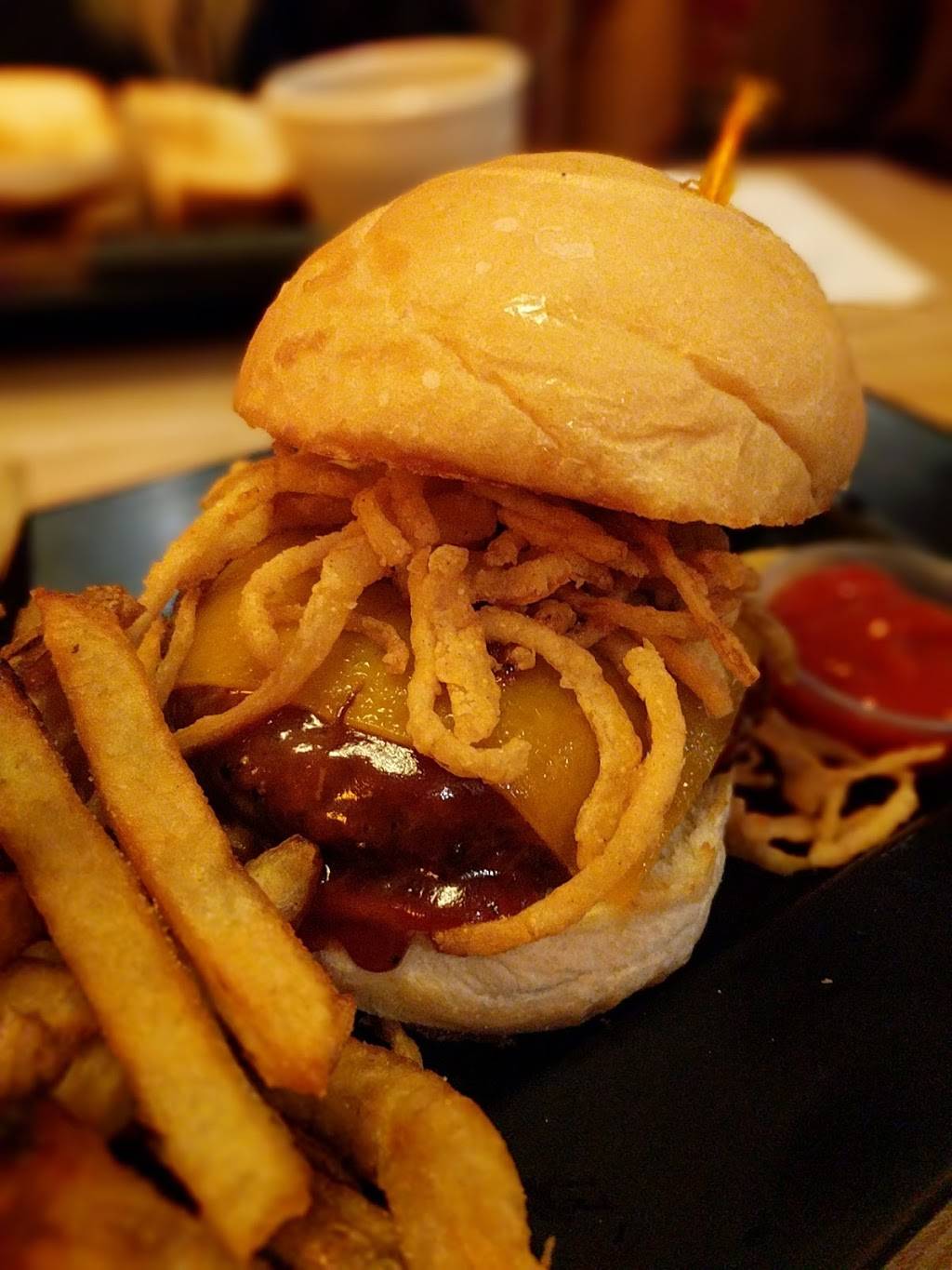 Moosehead Hoof & Ladder | restaurant | 7989 Columbia Rd, Olmsted Falls, OH 44138, USA | 4402355511 OR +1 440-235-5511