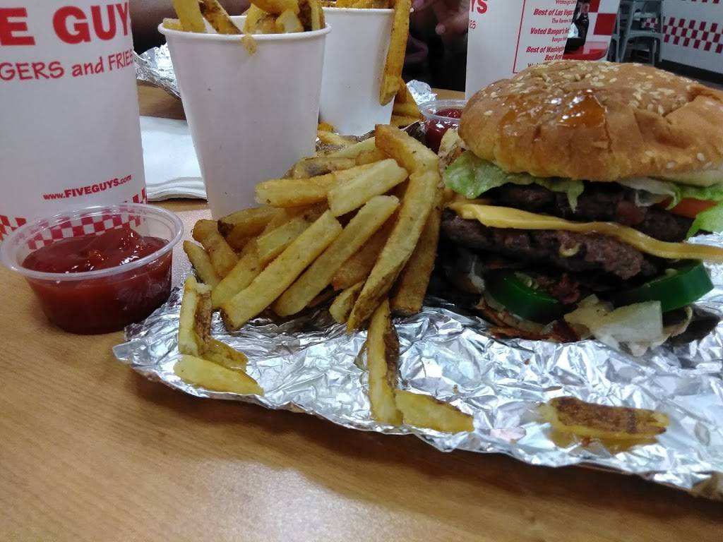 Five Guys | meal takeaway | 2641 N 44th St, Phoenix, AZ 85008, USA | 6029560444 OR +1 602-956-0444