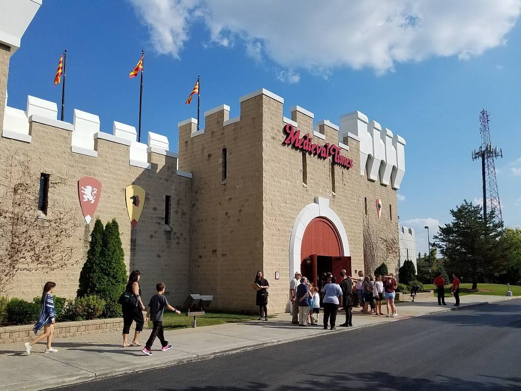 Medieval Times Dinner & Tournament | restaurant | 2001 N Roselle Rd, Schaumburg, IL 60195, USA | 8478821496 OR +1 847-882-1496