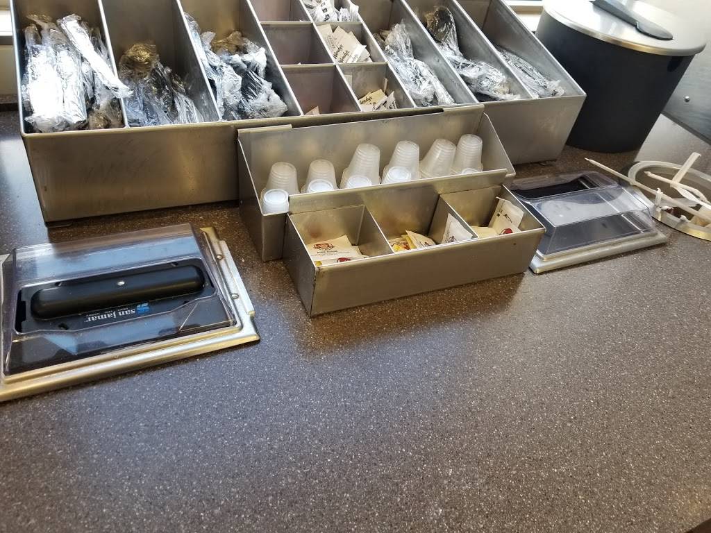 Wendys | restaurant | 2340 W Oregon Ave, Philadelphia, PA 19145, USA | 2157551720 OR +1 215-755-1720