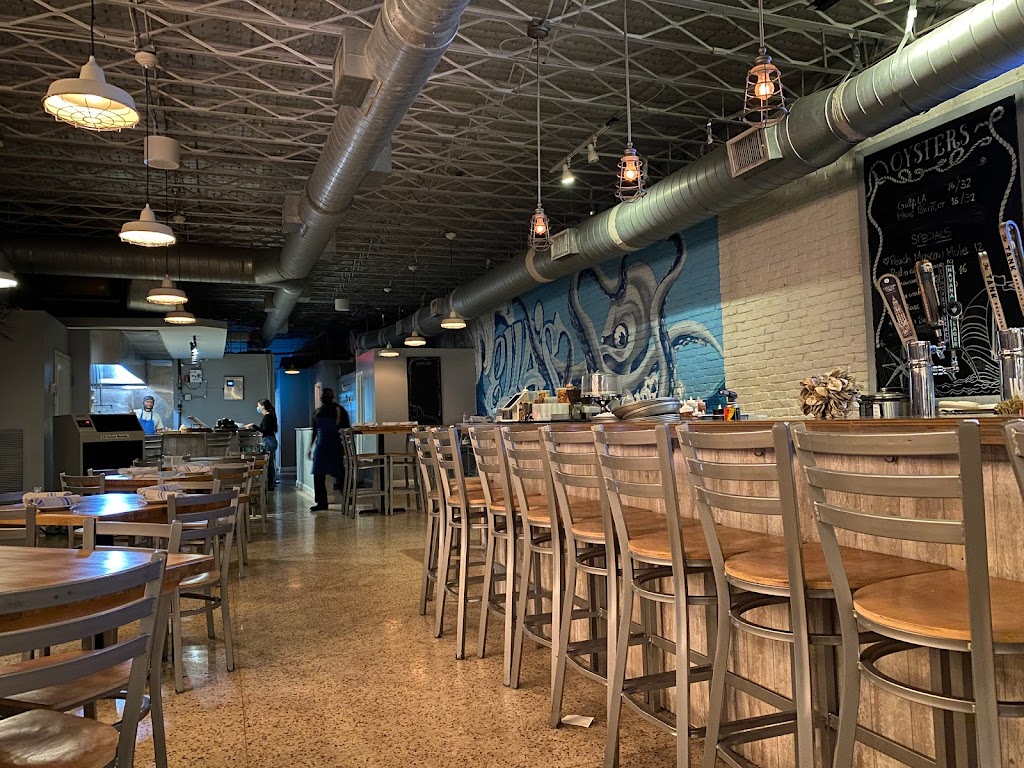 Ellas Oyster Bar | restaurant | 9420 NW 41st St, Doral, FL 33178, USA | 7863997956 OR +1 786-399-7956