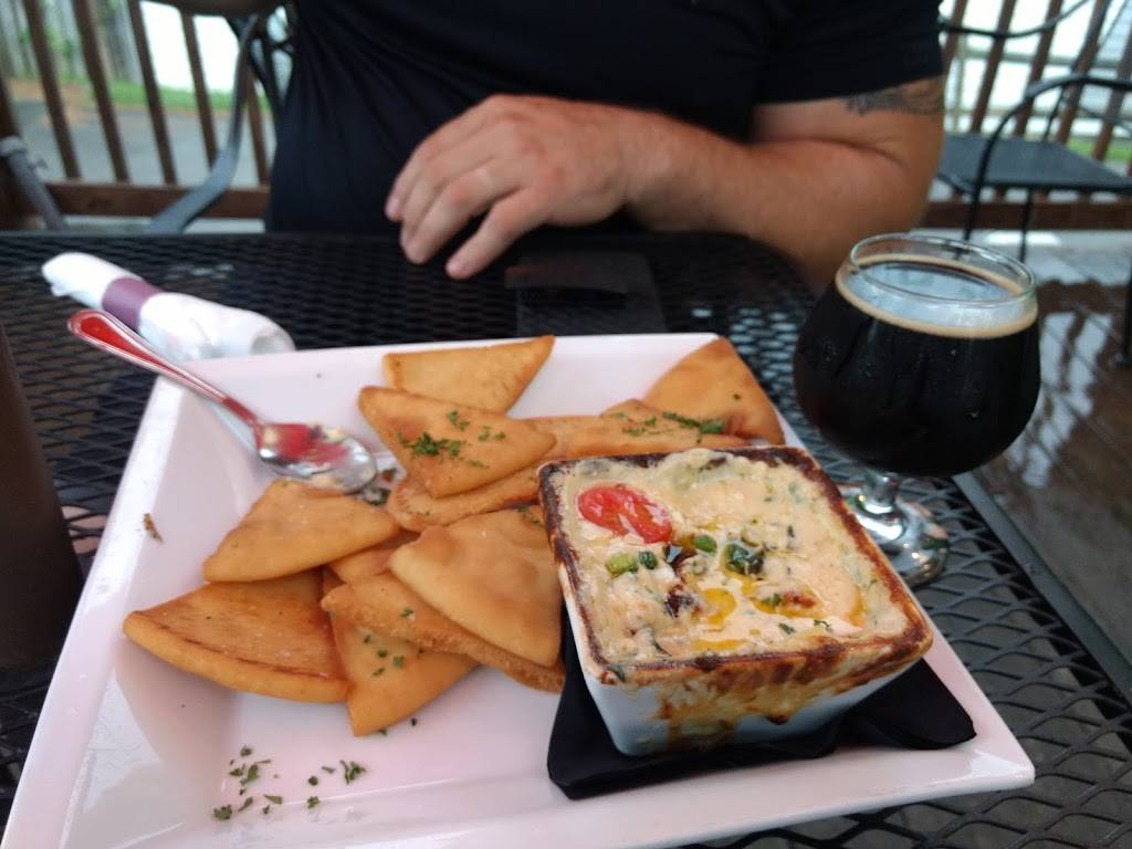 Blacksburg Taphouse | restaurant | 607 N Main St, Blacksburg, VA 24060, USA | 5405523023 OR +1 540-552-3023