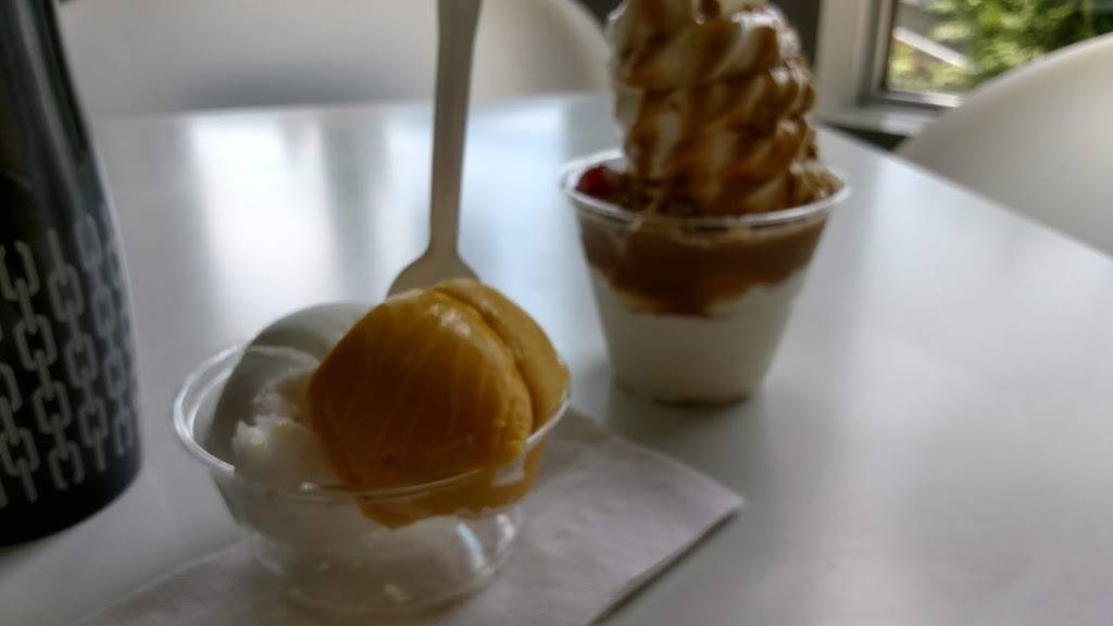 La Banquise | restaurant | 475 Boulevard du Séminaire S, Saint-Jean-sur-Richelieu, QC J3B 0A2, Canada | 5145048415 OR +1 514-504-8415