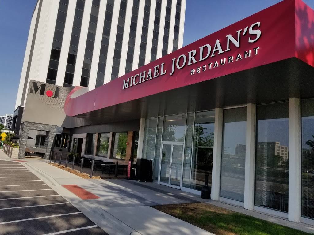 Michael Jordans Restaurant | cafe | 1225 22nd St, Oak Brook, IL 60523, USA | 6308282932 OR +1 630-828-2932