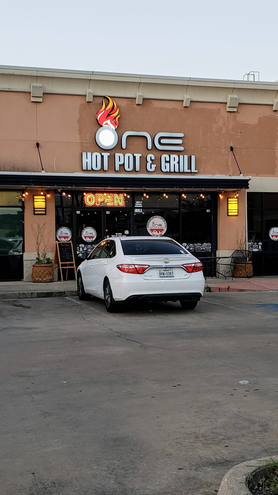 One Hot Pot and Grill | restaurant | 12148 Bellaire Blvd #112, Houston, TX 77072, USA | 2815644063 OR +1 281-564-4063
