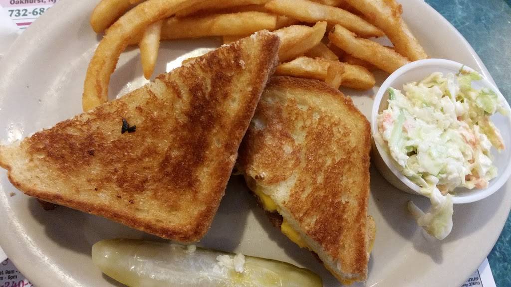 Town & Country Restaurant | restaurant | 660 Rte 37 W, Toms River, NJ 08755, USA | 7325693910 OR +1 732-569-3910