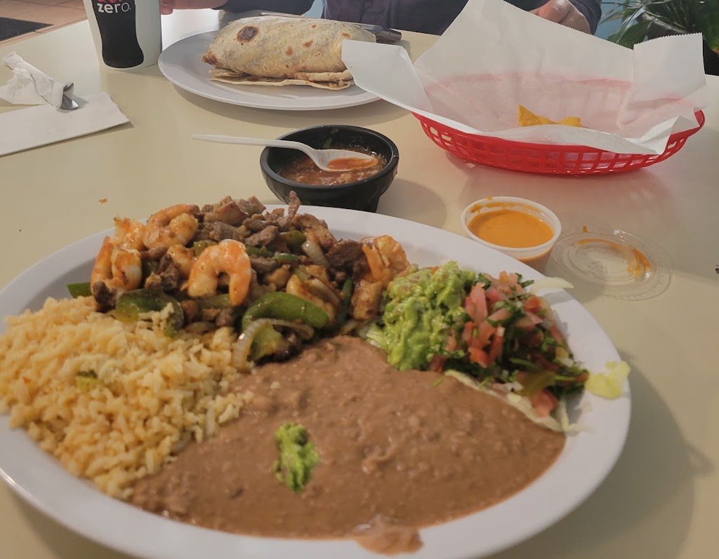 Villa Del Mar | restaurant | 111 S State St, Ukiah, CA 95482, USA | 7074624954 OR +1 707-462-4954