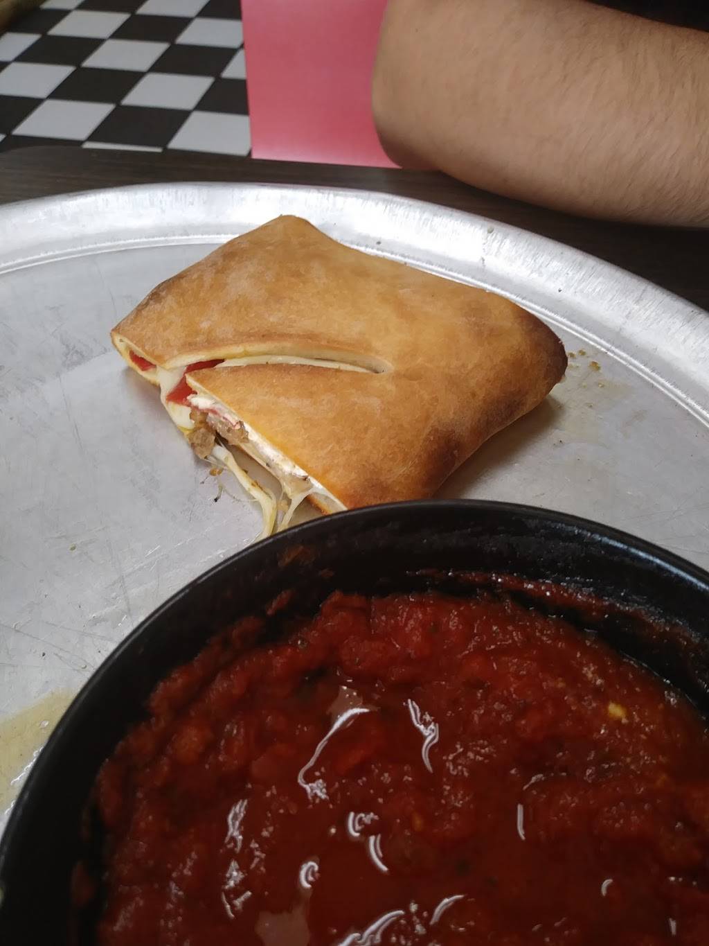 Luigis Pizza & Italian Restaurant | restaurant | 3138 N Woodland Blvd, DeLand, FL 32720, USA | 3867360145 OR +1 386-736-0145