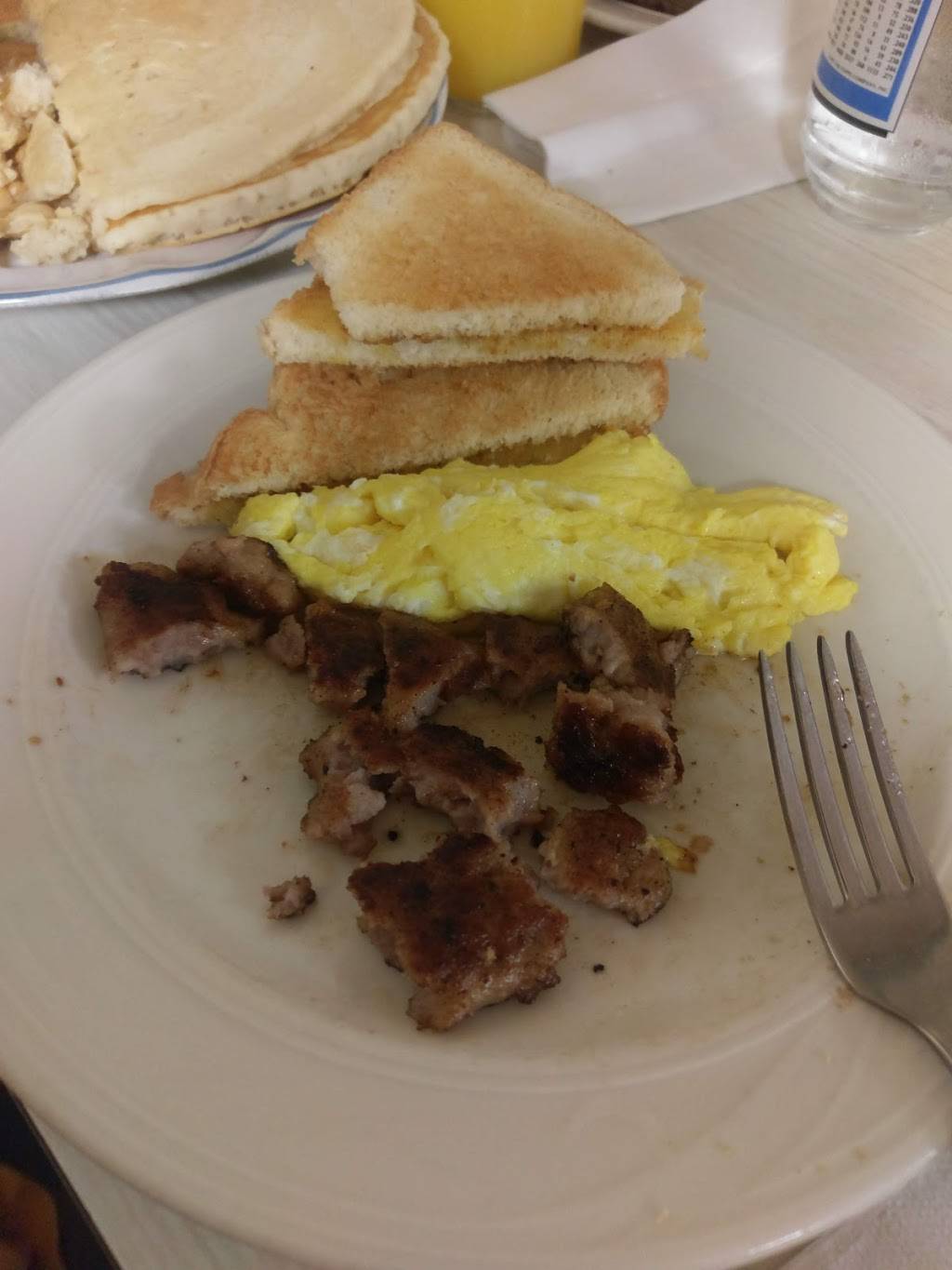 Lewies Restaurant | restaurant | 21 S Lehigh Ave, Frackville, PA 17931, USA | 5708743550 OR +1 570-874-3550