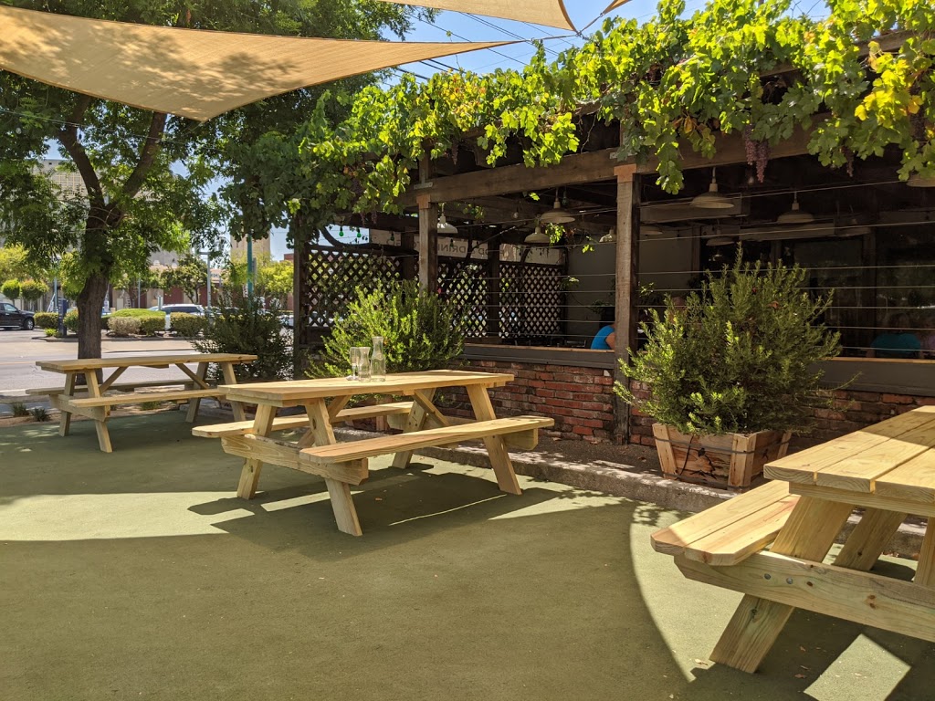 Limelight Bar & Café | restaurant | 1014 Alhambra Blvd, Sacramento, CA 95816, USA | 9164462236 OR +1 916-446-2236