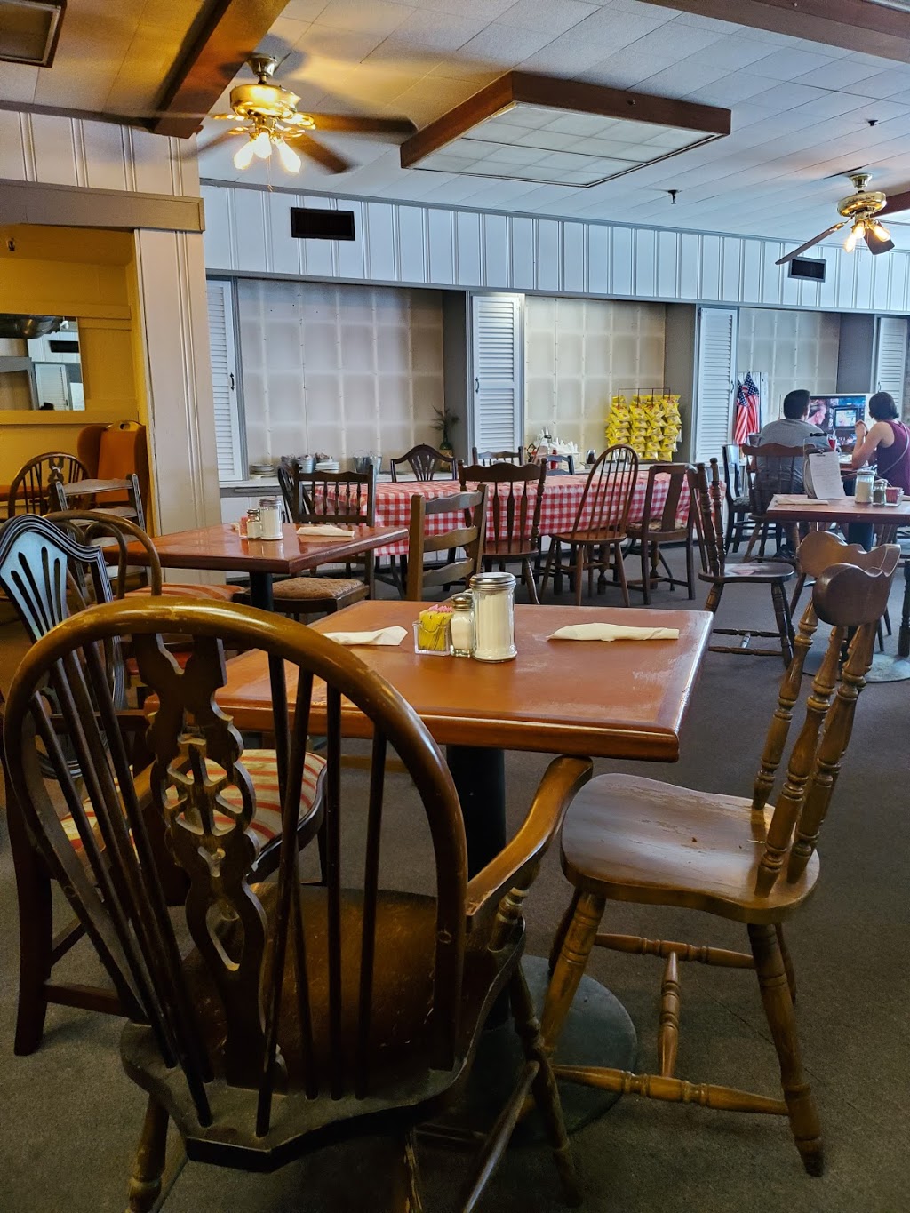 Debis Restaurant | restaurant | 225 E Bay St, Savannah, GA 31401, USA | 9124386762 OR +1 912-438-6762