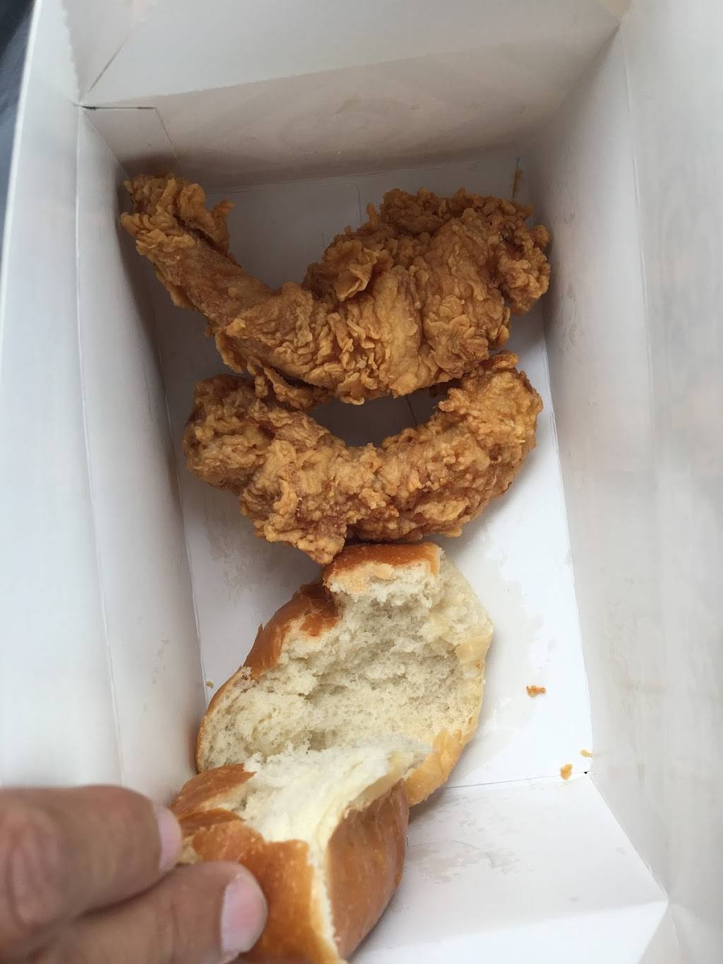 Golden Chick | meal takeaway | 1144 E Airport Blvd, Austin, TX 78702, USA | 5129271000 OR +1 512-927-1000