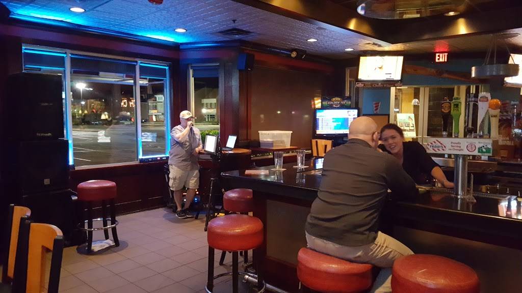 TGI Fridays | restaurant | 17430 W Bluemound Rd, Brookfield, WI 53045, USA | 2626419215 OR +1 262-641-9215