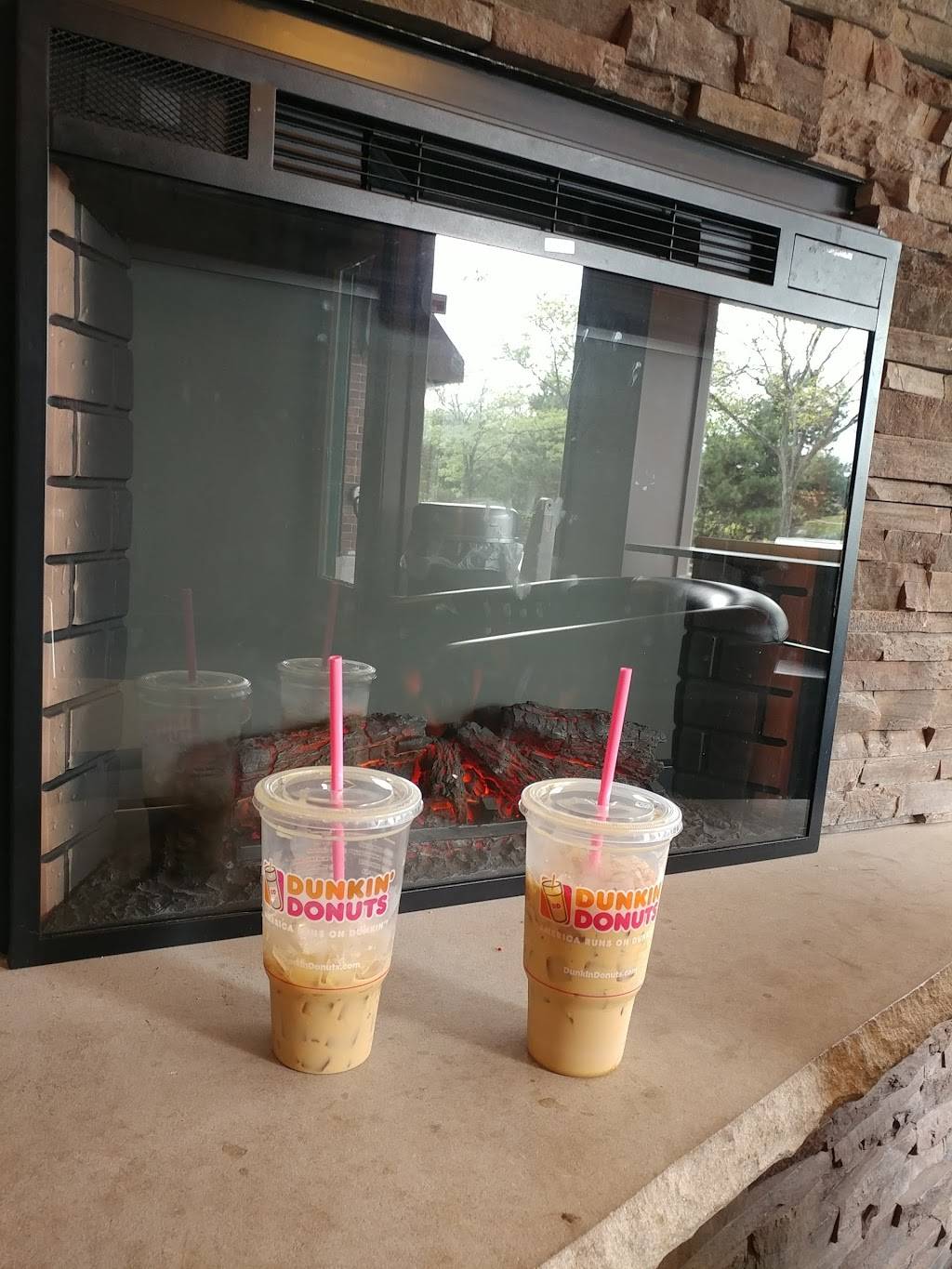 Dunkin | cafe | 620 N Western Ave, Lake Forest, IL 60045, USA | 2248805166 OR +1 224-880-5166