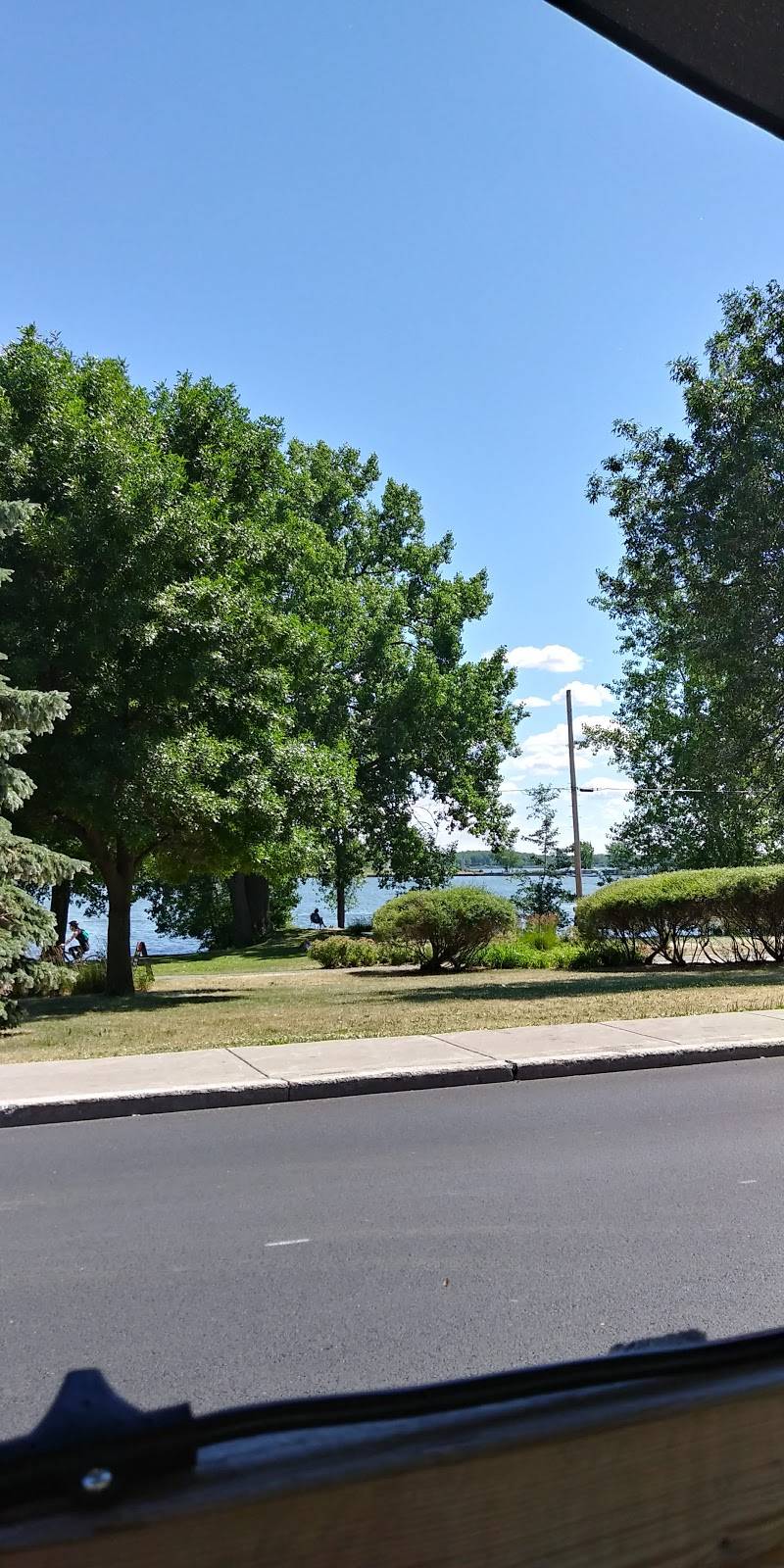 77 Sunset resto-pub | restaurant | 2560 Boulevard Saint-Joseph, Lachine, QC H8S 2N9, Canada | 5145383177 OR +1 514-538-3177