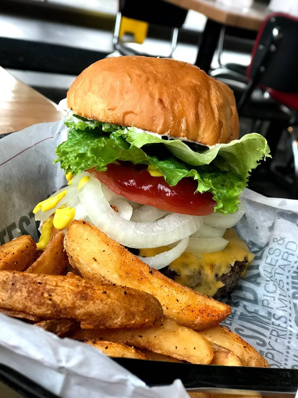 Fuddruckers | restaurant | 25309 Evergreen Rd, Southfield, MI 48075, USA | 2488096714 OR +1 248-809-6714