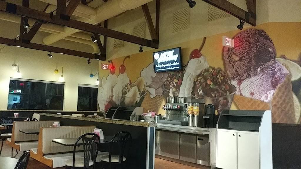 Braums Ice Cream & Burger Restaurant | restaurant | 2201 N Rock Rd, Derby, KS 67037, USA | 3167888740 OR +1 316-788-8740