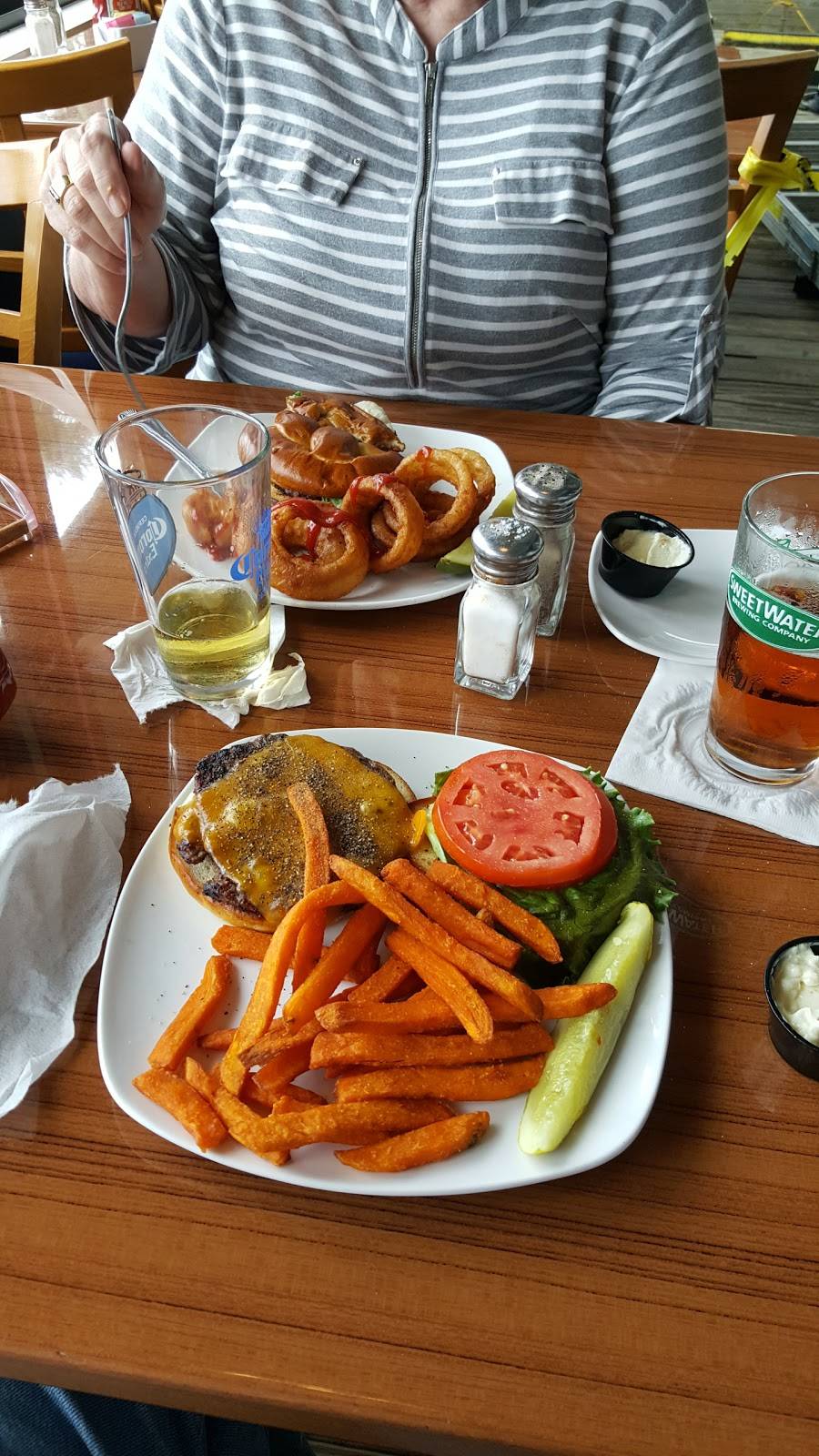 Manatee Island Fort Pierce | restaurant | 1640 Seaway Dr, Fort Pierce, FL 34949, USA | 7722428460 OR +1 772-242-8460