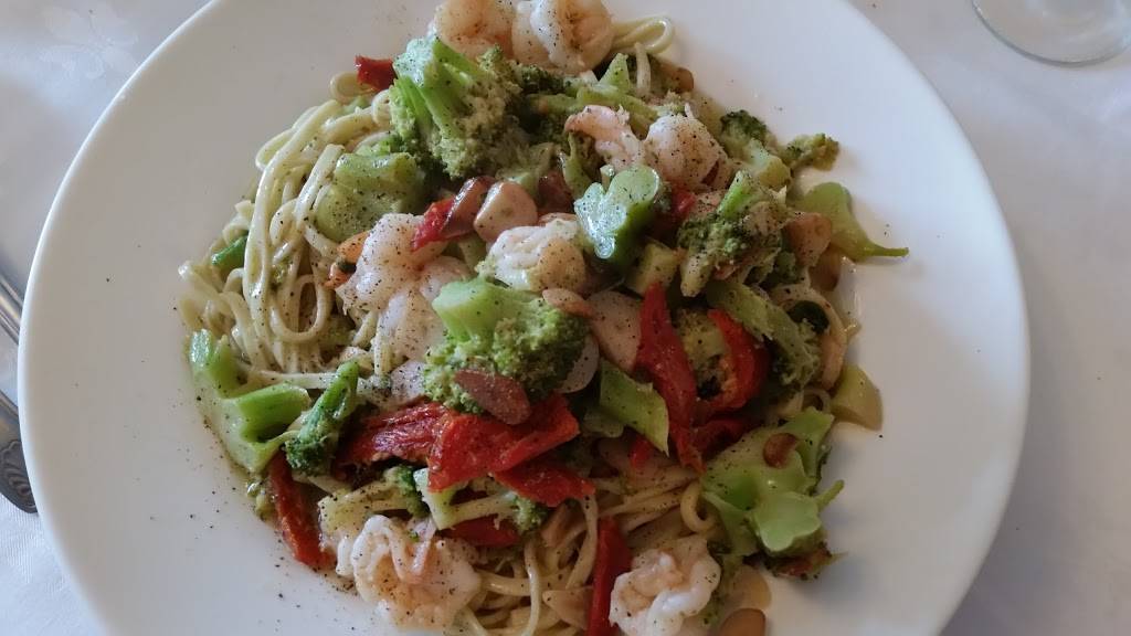 Lucianos | restaurant | 2192 Central Park Ave, Yonkers, NY 10710, USA | 9149615550 OR +1 914-961-5550