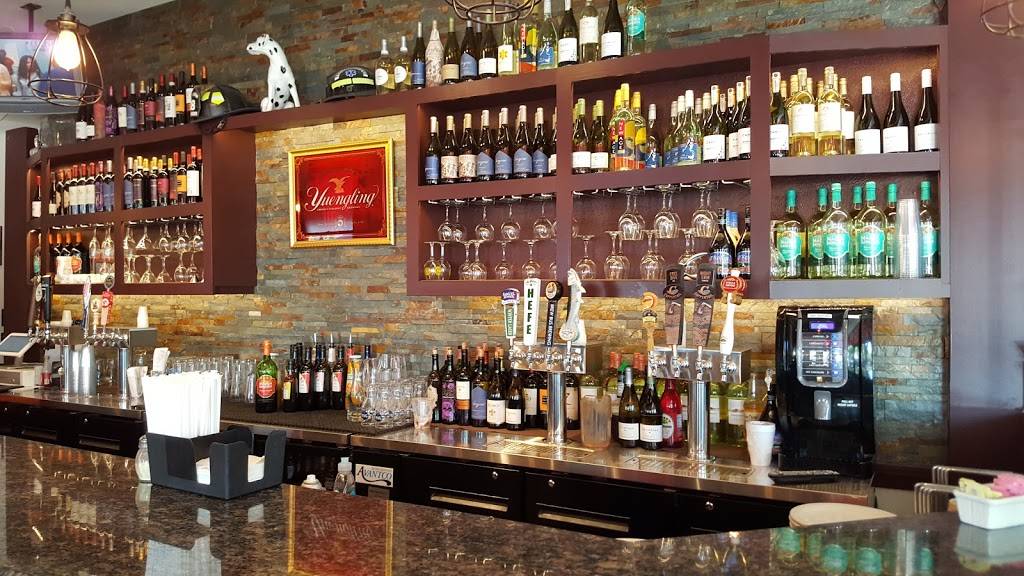 Back Draughts Pizza | restaurant | 101 E Tarpon Ave, Tarpon Springs, FL 34689, USA | 7279402323 OR +1 727-940-2323