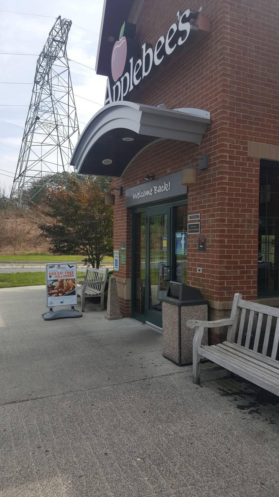 Applebees Grill + Bar | restaurant | 5600 Perkiomen Ave Shelbourne Square Shopping Center, Reading, PA 19606, USA | 6104042700 OR +1 610-404-2700