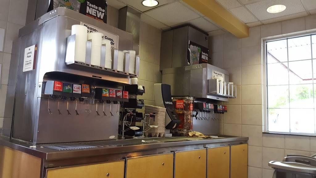 McDonalds | cafe | 900 Broadway, Broadhollow Rd, Amityville, NY 11701, USA | 6317894033 OR +1 631-789-4033