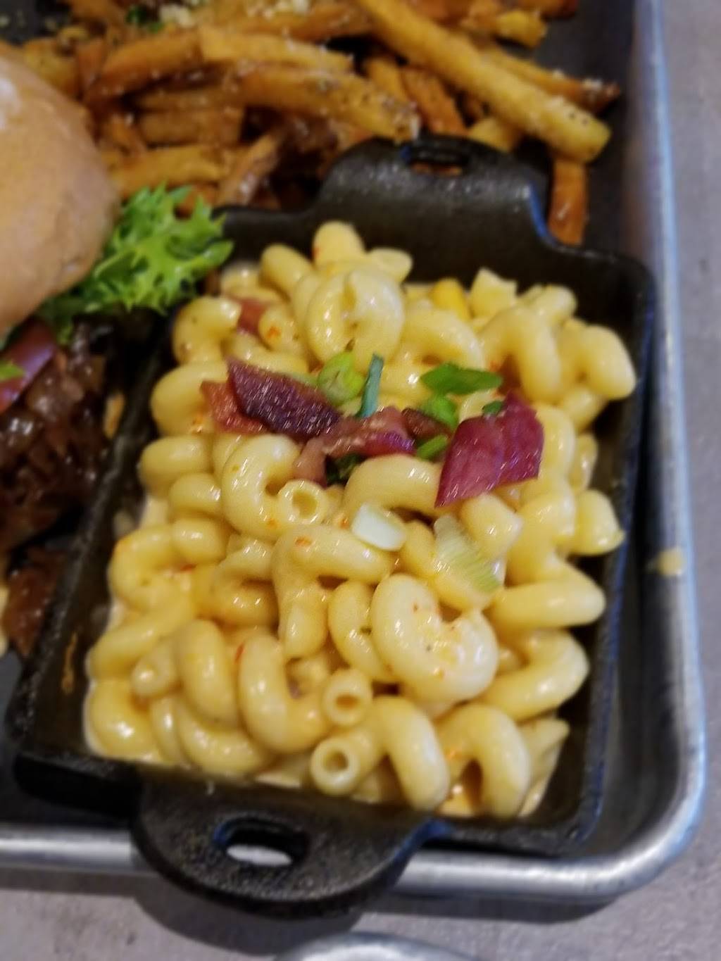 Graze Burgers | restaurant | 125 Bruce St, Sevierville, TN 37862, USA | 8653663775 OR +1 865-366-3775