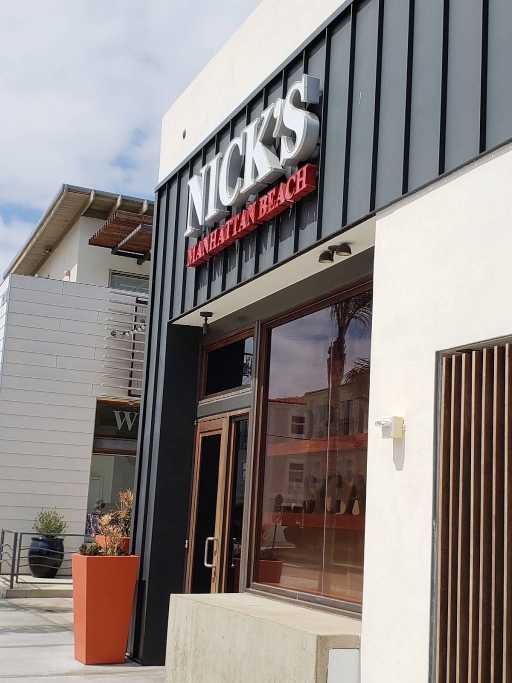 Nicks Manhattan Beach | restaurant | 451 Manhattan Beach Blvd D, Manhattan Beach, CA 90266, USA | 3105457373 OR +1 310-545-7373