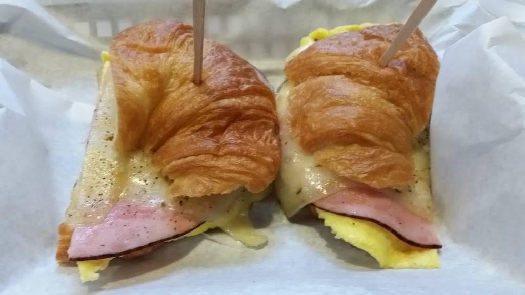 Reggies Deli & Cafe | restaurant | 1910 Sunset Blvd, Los Angeles, CA 90026, USA | 2133539263 OR +1 213-353-9263