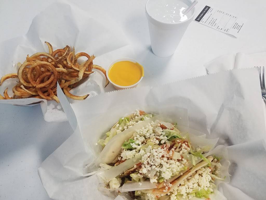 Dan the Mans Taco Stand | restaurant | 22 W Main St, Rossville, IN 46065, USA | 7653793600 OR +1 765-379-3600