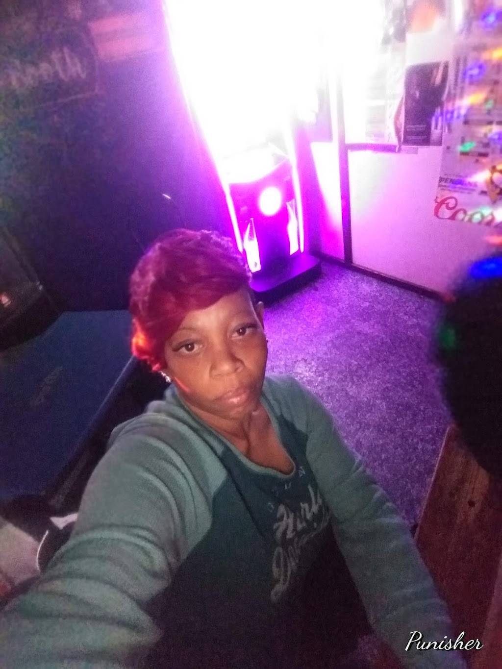 The Gramu Lounge | restaurant | 11752 Frankstown Rd, Penn Hills, PA 15235, USA | 4122410322 OR +1 412-241-0322