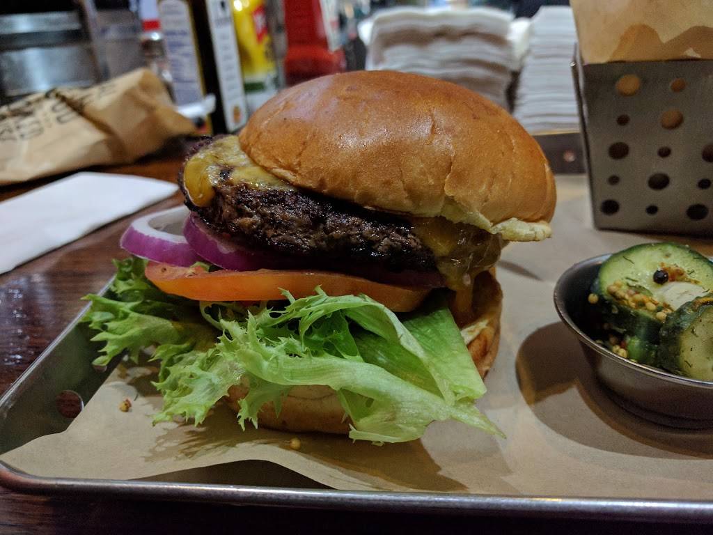 Chilis Grill & Bar | meal takeaway | 25 W Cochran St, Simi Valley, CA 93065, USA | 8055270377 OR +1 805-527-0377