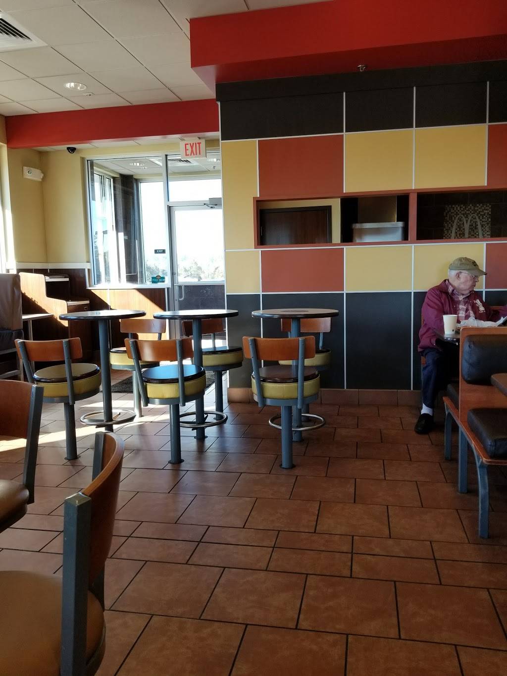 McDonalds | cafe | 484 Fayette Town Center, Fayetteville, WV 25840, USA | 3045744734 OR +1 304-574-4734