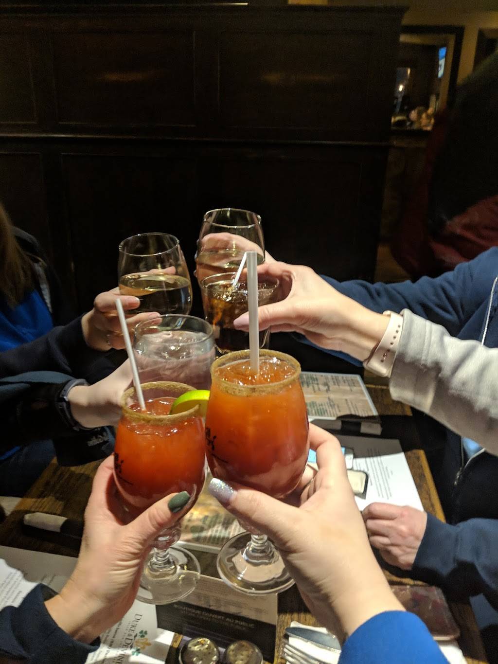 Duke & Devines | restaurant | 479 Boulevard Beaconsfield, Beaconsfield, QC H9W 4C3, Canada | 5146946731 OR +1 514-694-6731