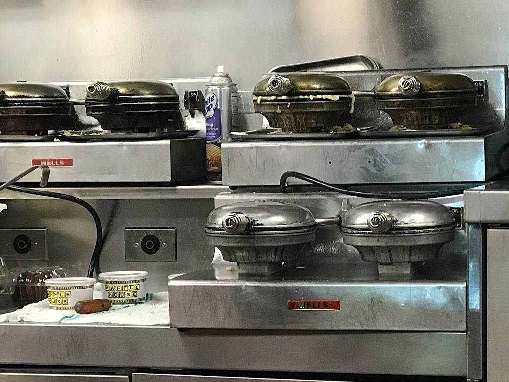 Waffle House | meal takeaway | 3309 Queen City Dr, Charlotte, NC 28208, USA | 7043995207 OR +1 704-399-5207