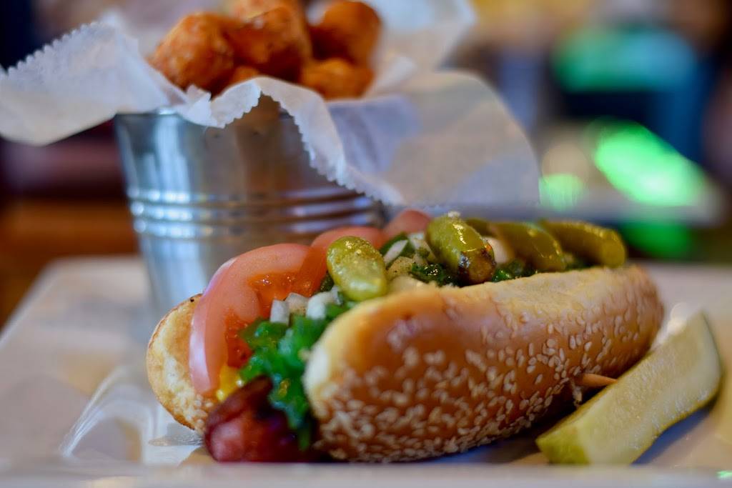 Cold Beers & Cheeseburgers | restaurant | 18529 N Scottsdale Rd, Scottsdale, AZ 85255, USA | 4809127219 OR +1 480-912-7219