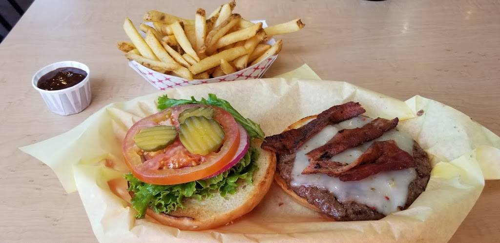 Sylvesters Burgers | restaurant | 6455 El Camino Real, Atascadero, CA 93422, USA | 8054667591 OR +1 805-466-7591