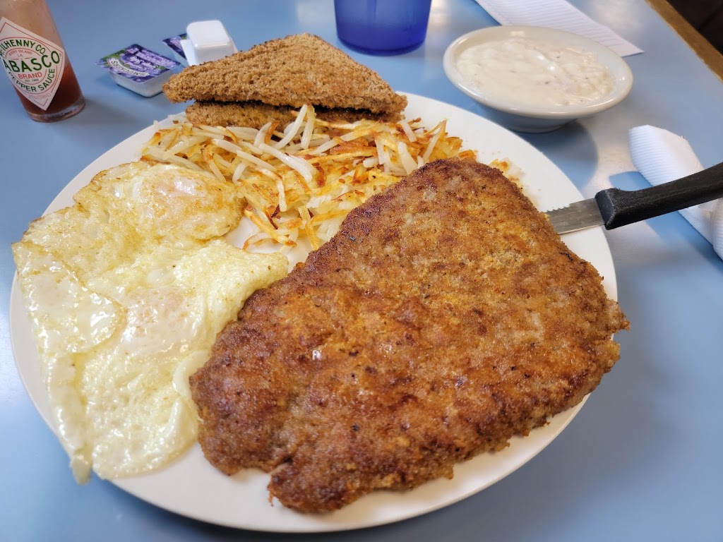 Chuck Wagon Restaurant | restaurant | 807 W Carthage St, Meade, KS 67864, USA | 6208732414 OR +1 620-873-2414