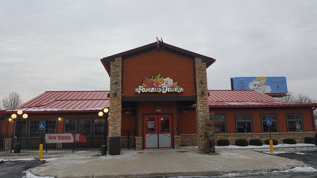 Famous Daves Bar-B-Que | restaurant | 3645 Vincennes Rd, Indianapolis, IN 46268, USA | 3178240200 OR +1 317-824-0200