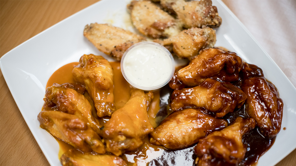 Americas Best Wings | restaurant | 8825 Branch Ave, Clinton, MD 20735, USA | 3018779464 OR +1 301-877-9464