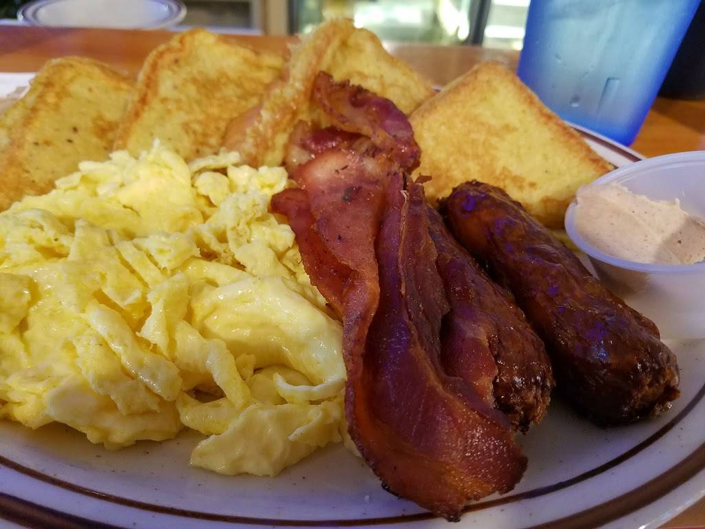 Town Line Family Restaurant | restaurant | 10 New County Rd, Hollis, ME 04042, USA | 2074994300 OR +1 207-499-4300