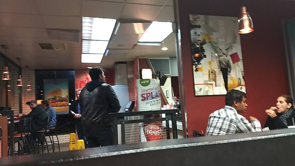 Jack in the Box | restaurant | 5 N 4th Ave, Chula Vista, CA 91910, USA | 6194260533 OR +1 619-426-0533